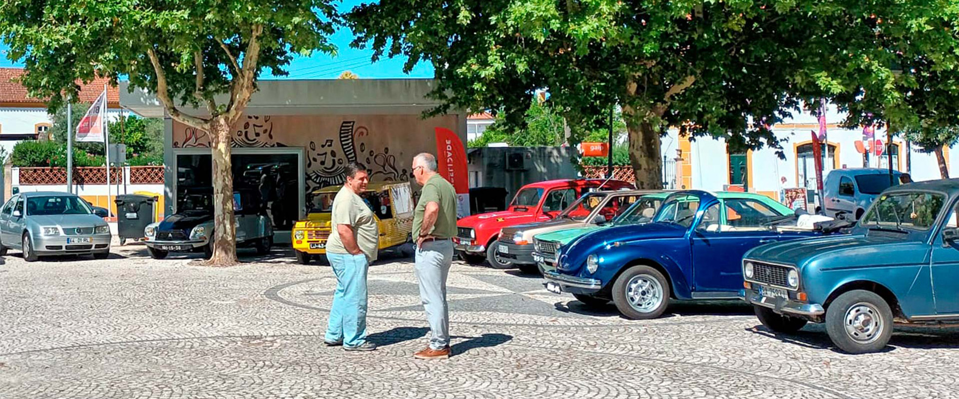 Automóveis clássicos passaram pelo Crato
